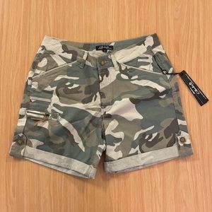 NWT Camo shorts